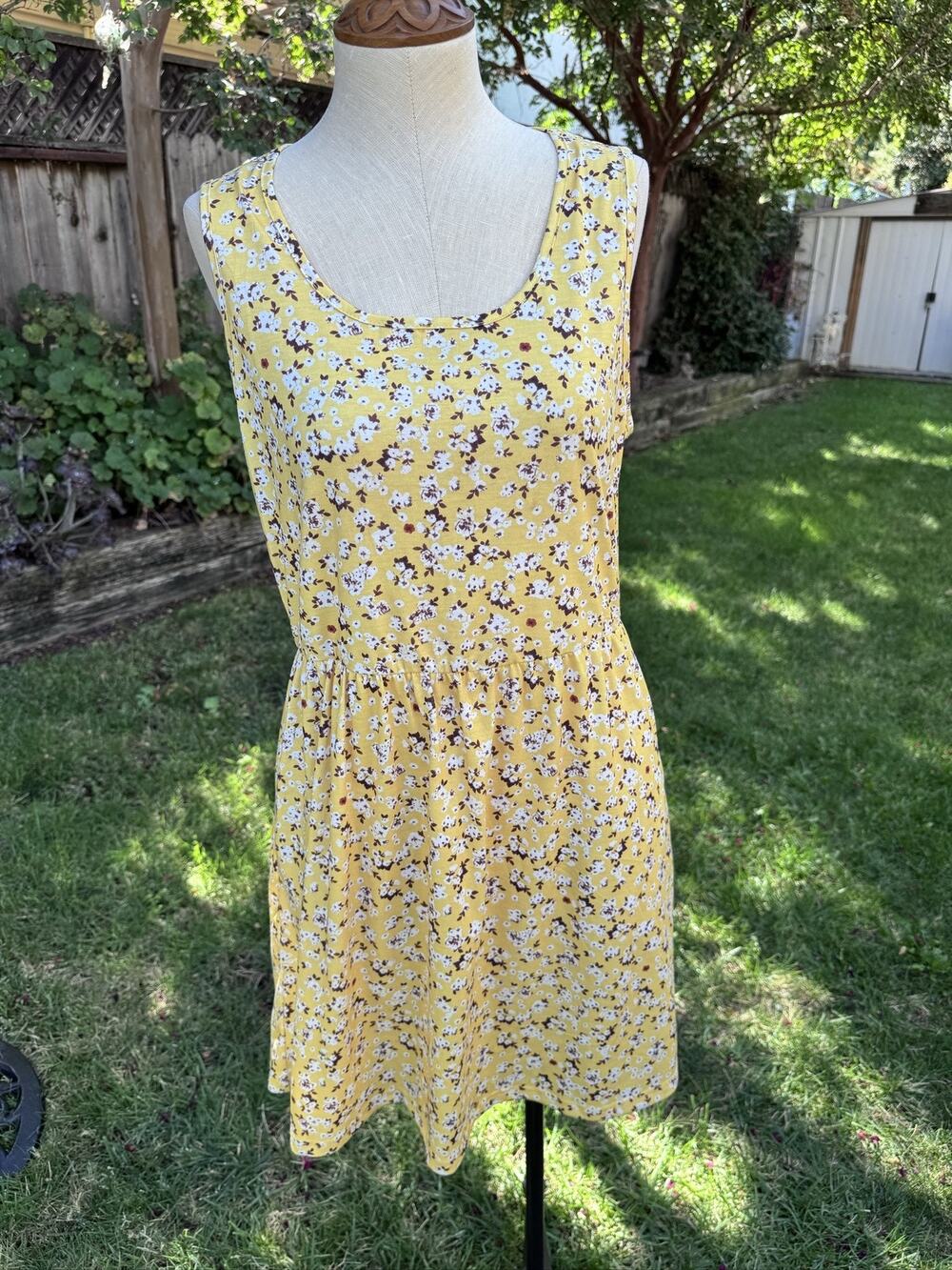 Wiholl Women's Shift Dress Large Yellow Floral Sleeveless Scoop Neck Casual Knit